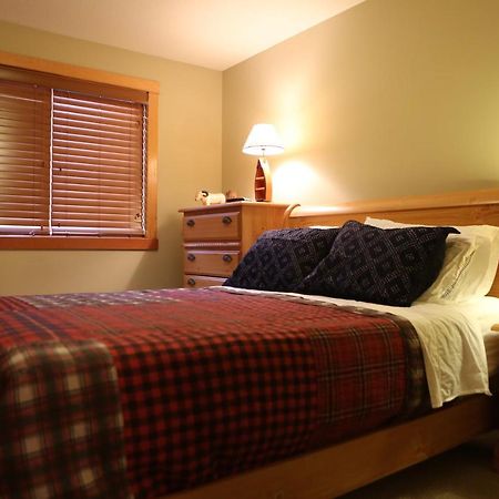 Apartment 405 Bear Creek Crossing Канмор Екстериор снимка