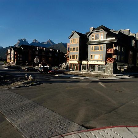 Apartment 405 Bear Creek Crossing Канмор Екстериор снимка