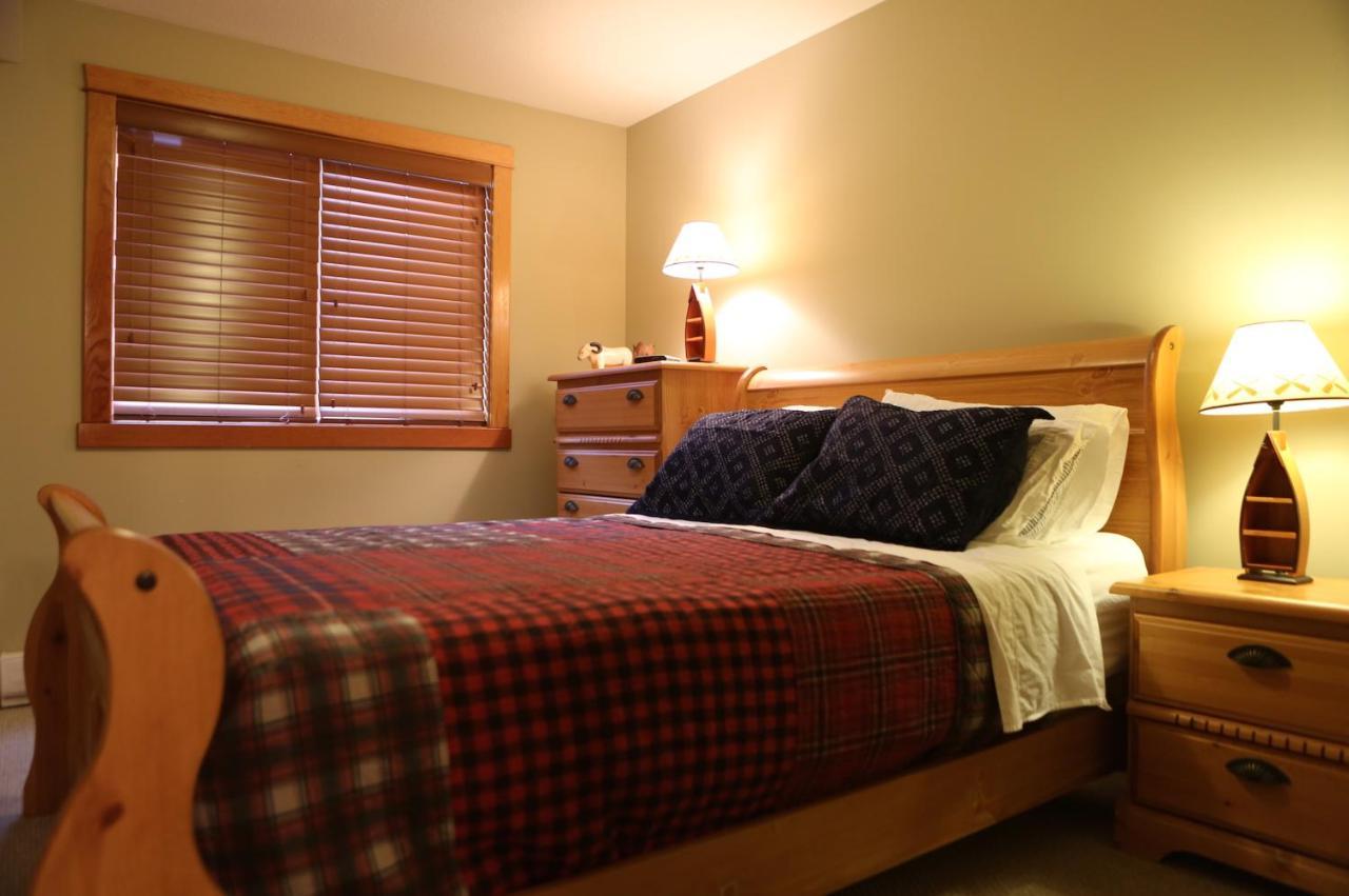Apartment 405 Bear Creek Crossing Канмор Екстериор снимка