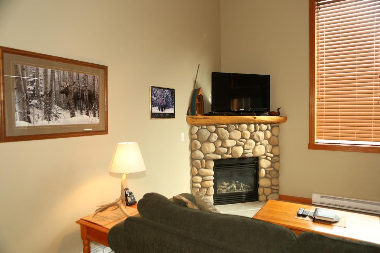 Apartment 405 Bear Creek Crossing Канмор Екстериор снимка