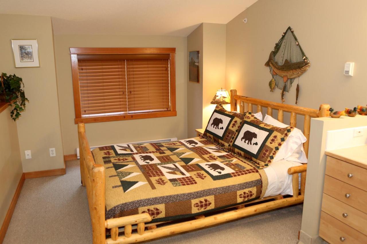 Apartment 405 Bear Creek Crossing Канмор Екстериор снимка